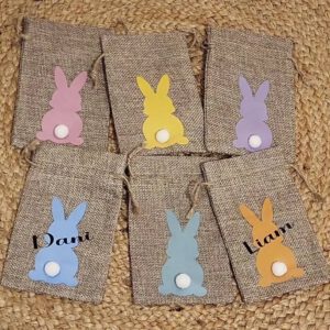 Jute kleine zakjes met gekleurde haas + naam