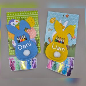 Kleur potloden in paashaas houder met naam + kleurboek + 10 stickers